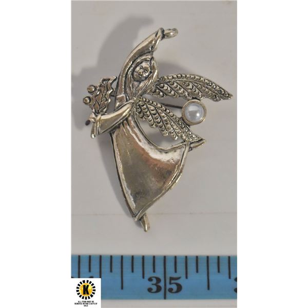 #47 MEDIUM SILVER TONE ANGEL BROOCH W/ ACCENT