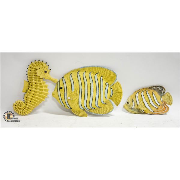 SET OF CERAMIC FISH WALL DÉCOR