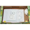 Image 1 : 11 PIECE WHITE SERVING SET
