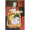 Image 1 : WICKER BASKET WITH 3 FLOWER ARRANGEMENTS