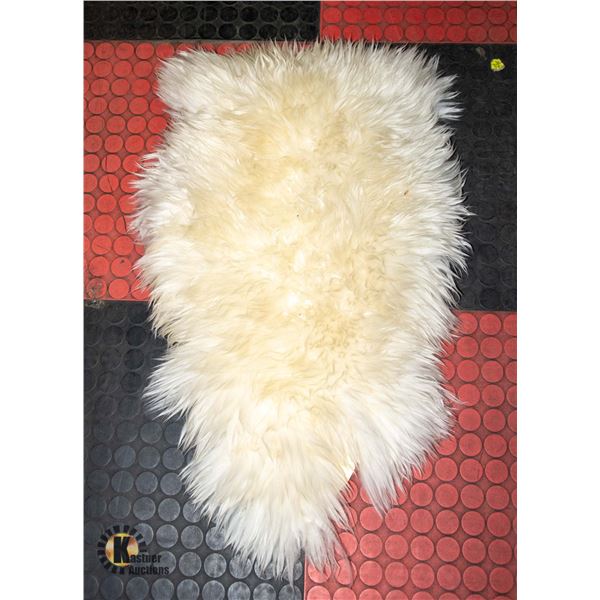 AUTHENTIC SHEEPSKIN RUG-ESTATE