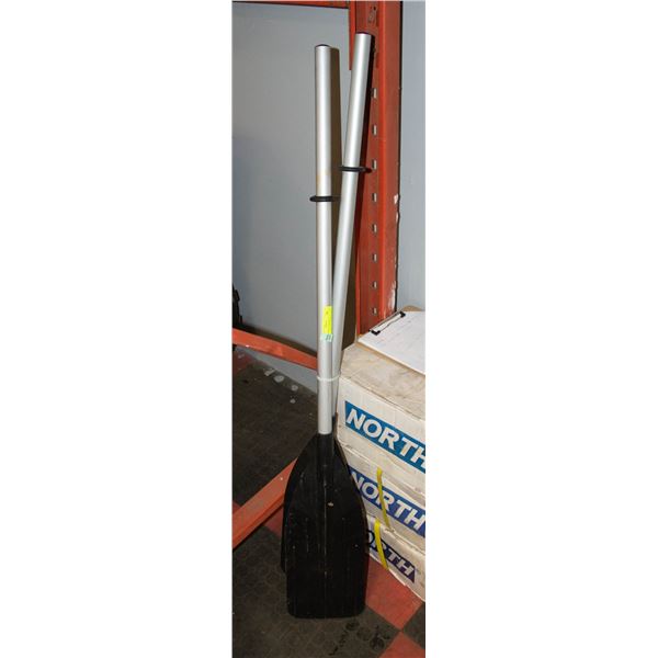 2 CANOE/RAFT PADDLES
