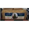 Image 1 : 7.5' PRE-LIT BAYBERRY SPRUCE HOLIDAY TREE