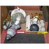 Image 1 : TWO FLATS OF GARDEN ORNAMENTS