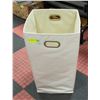 Image 1 : LAUNDRY BASKET