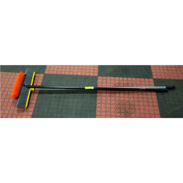 SET OF 2 SMALL PUSH BROOMS
