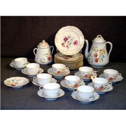 TRAY LOT WITH PORCELAIN TEAPOT, FLORAL DECORATED