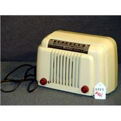 WHITE PLASTIC BENDIX RADIO