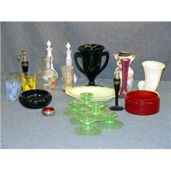 TRAY LOT GLASS INCL ART NOUVEAU VASE, BARBER'S BOT