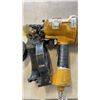 Image 2 : STANLEY BOSTICH AIR NAILER W/ 2 TRAYS OF COIL NAILS 1-3/4INCH NAILS