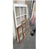 Image 2 : 3 VINTAGE WINDOWS