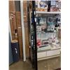 Image 1 : VIVO TRIPOD PROJECTOR SCREEN