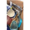 Image 8 : BOX OF GUMBALL MACHINE, ART GLASS, DECANTER AND MORE
