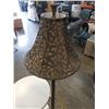 Image 8 : DECORATIVE FLOOR LAMP AND WHITE ROUND ACCENT TABLE