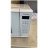Image 2 : PANASONIC 1100W MICROWAVE WORKING