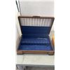 Image 2 : 2 CUTLERY CANTEENS WITH SOME CUTLERY