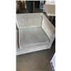 Image 3 : UPHOLSTERED PILLOWBACK LOVESEAT