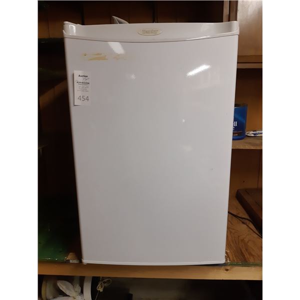 Danby Fridge Cat B