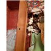 Image 16 : Boshart Cedar Chest and Linens Cat C