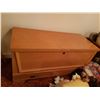 Image 18 : Boshart Cedar Chest and Linens Cat C