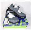 Image 1 : NEW SIZE 39 EUR GREY VELCRO SHOE