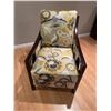 Image 2 : Designer Lounge Chair - Excellent Condition!
