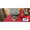 Image 4 : NO RESERVE Collection of toy cars, vintage race track, toy bird house 