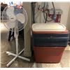 Image 1 : Large group of totes & Optiminus Stand fan - approx. 9 totes