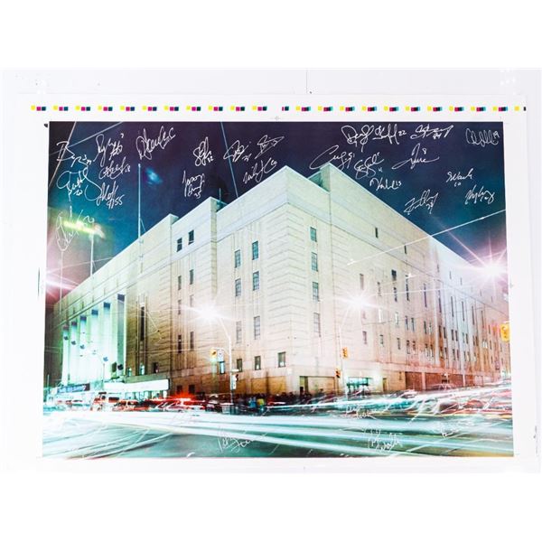 Rare Lithograph of Maple Leaf Gardens1931-1999 - 32 Original Autographs in Silver Leaf. The Last Gro