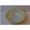 Image 2 : Large Pyrex Mixing Bowl (chipped & scratched)