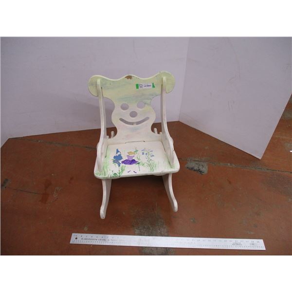 *Vintage Wooden Kid's Chair