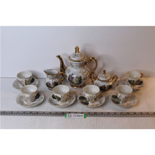 Matching Tea Pot w/Creamer & Sugar (6) Tea Cups w/Saucers