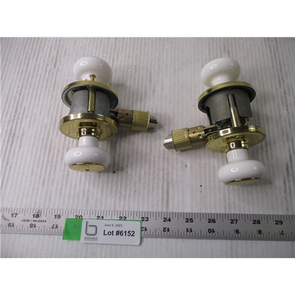 Pair of Weiser Reno Pak Privacy Knob Set