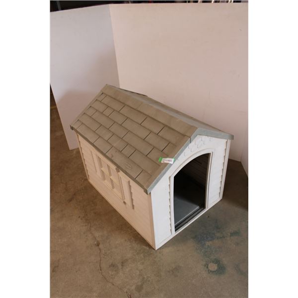 *Suncast Plastic Dog House - 25" x 34" x 34"