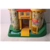 Image 2 : Fisher Price Play Family Castle