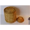 Image 2 : (2) Baskets & Playing Cards