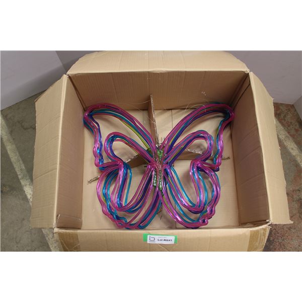 *Box of 7 Plastic Butterfly Decorations