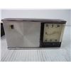 Image 2 : Vintage Channel Master Transistor Radio with Case