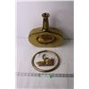 Image 1 : Gold Vase and Duck Wall Hanging