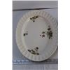 Image 2 : (2) Decorative Plates + Decorative Tray