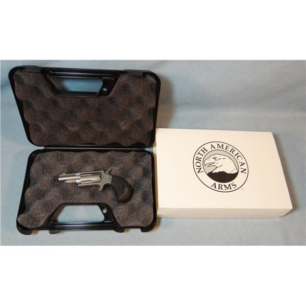 North American Arms Pug, model #NAA-PUG-D, .22 Mag, white dot sights, rubber grips, s#PG25943