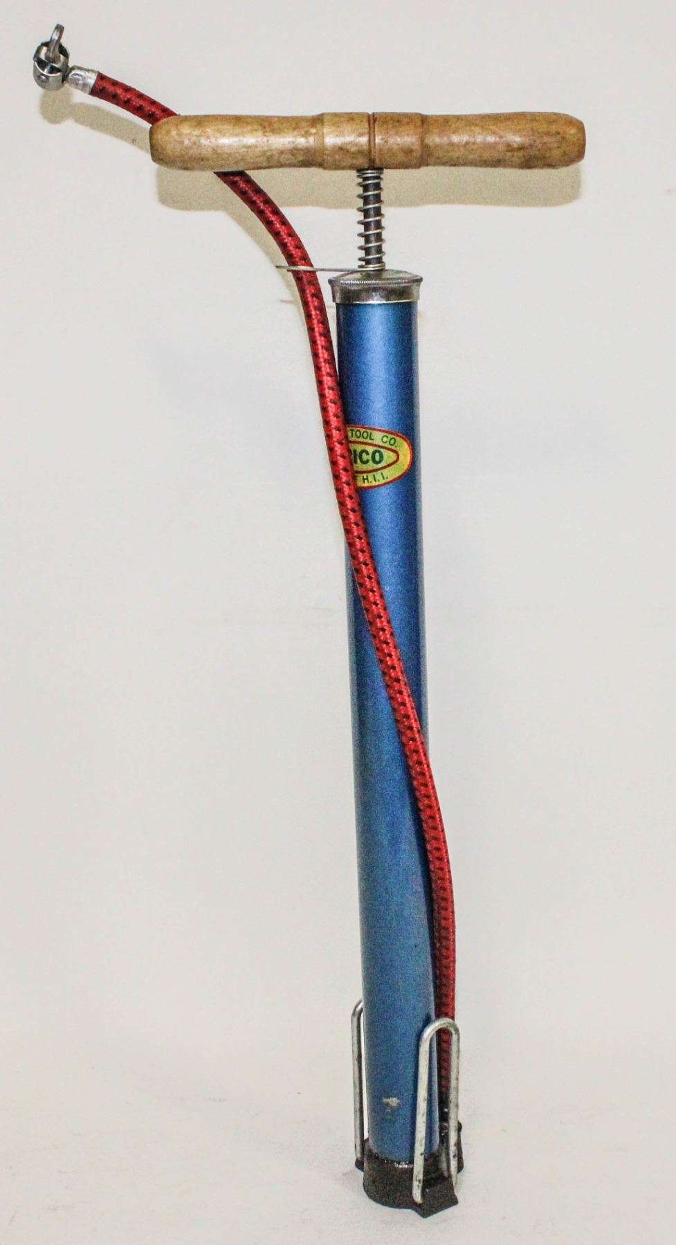 Pompe à vélo vintage Tornade /Solibloc - Équipements vélos Pompe à vélo vintage Tornade /Solibloc - Équipements vélos