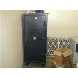 Rolling Floor Safe w/ Combination