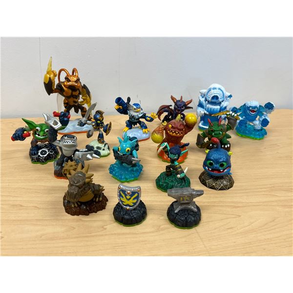 Skylanders Figure Toy Lot - see photos for condition, tallest approx: 5 
