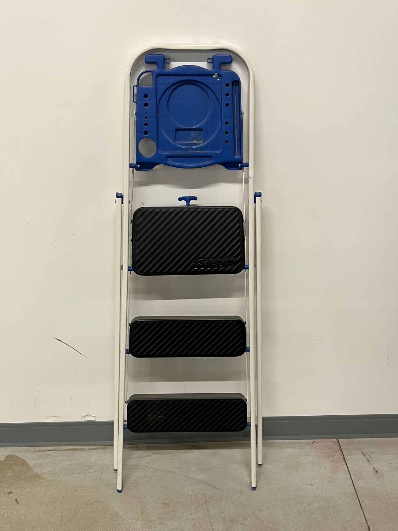 3 Step Fold Up Painting Ladder with Paint Can Holder Shelf