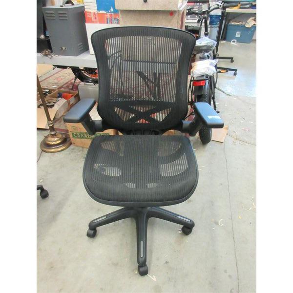 New Black Mesh Office Chair