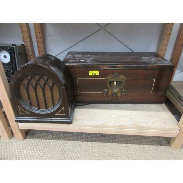 Antique Victor Radio with Cathedral Speaker