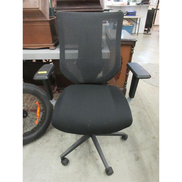 Mesh Back Office Chair with Fabric Seat
