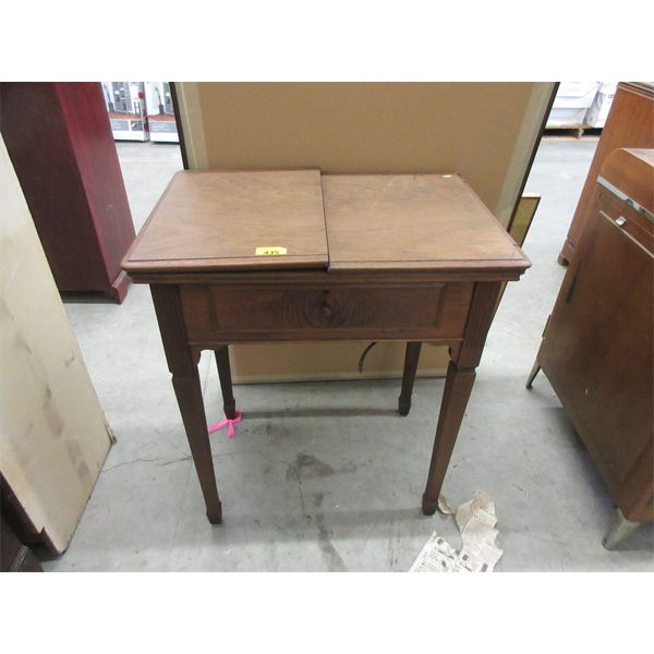 Singer Sewing Machine in Stand - Knee Control