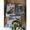 Image 1 : 2 Retractable Dog Leashes & 2 Pet Groomers